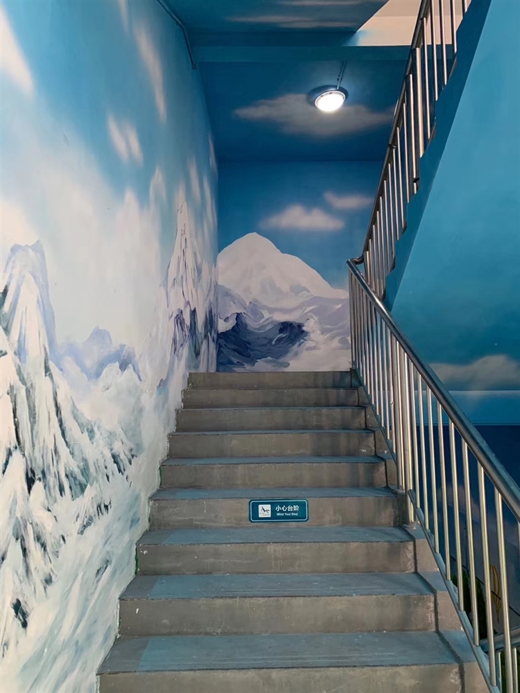 楼梯房墙绘,彩绘飞机飞艇,冰室冰山彩绘